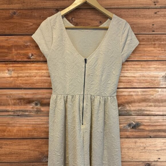 vory Cream Textured Lace Cap Sleeve Dress - Medium - Picture 2 of 5